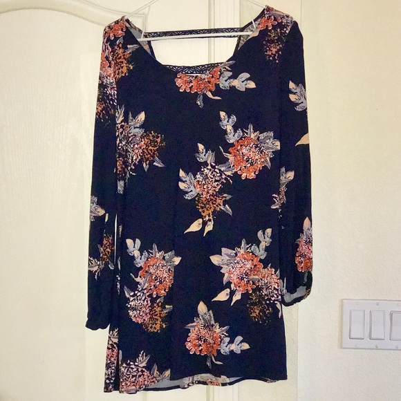 Dresses & Skirts - Open Sleeve Floral Shift Dress